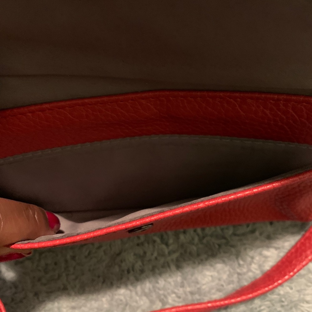 Crossbody - Picture 4 of 6